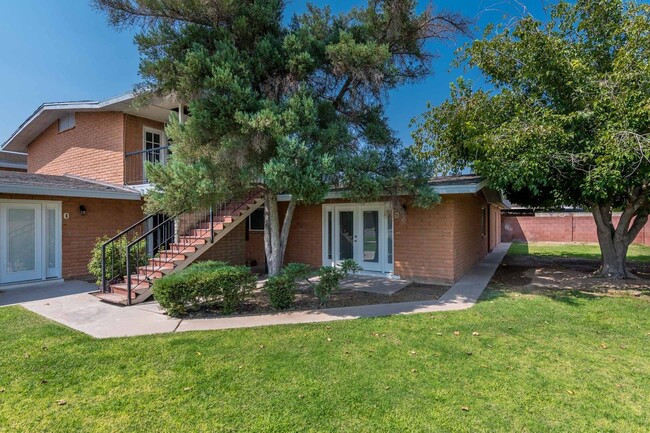 Building Photo - 3718 E Glenrosa Ave