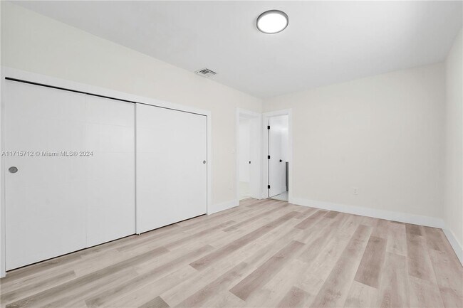 Foto del edificio - 720 SW 60th Ave