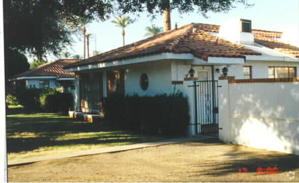 Primary Photo - Villa De Sol