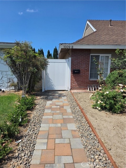 Building Photo - 1009 S Laramie St