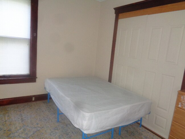 Building Photo - 803 Dewey Ave