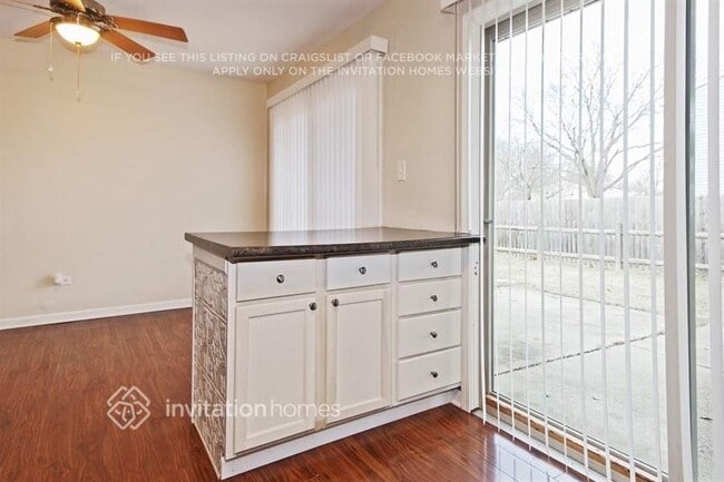 Building Photo - 953 Surrey Ct