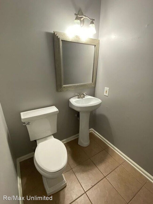 Building Photo - 2 br, 1.5 bath House - 41 River Bank