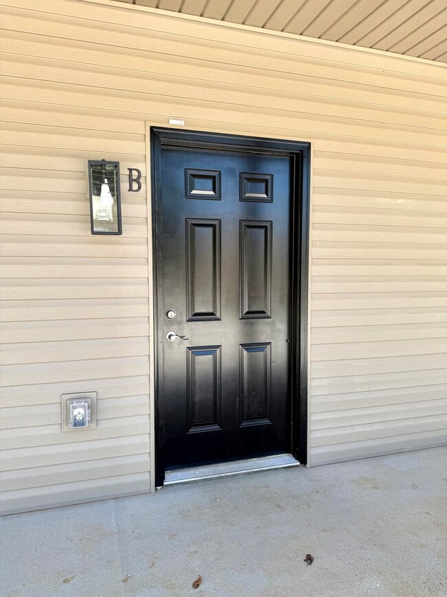 Building Photo - 703 E Mt Vernon St