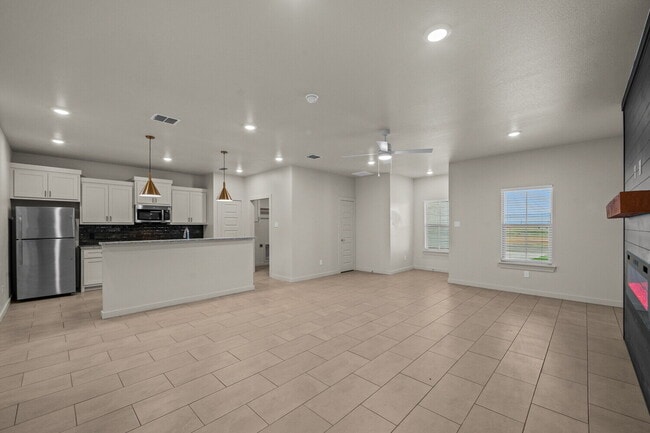 Building Photo - Brand new townhomes in Frenship East!