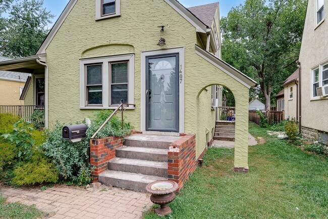 Foto del edificio - 1407-1409 Hubbard Ave