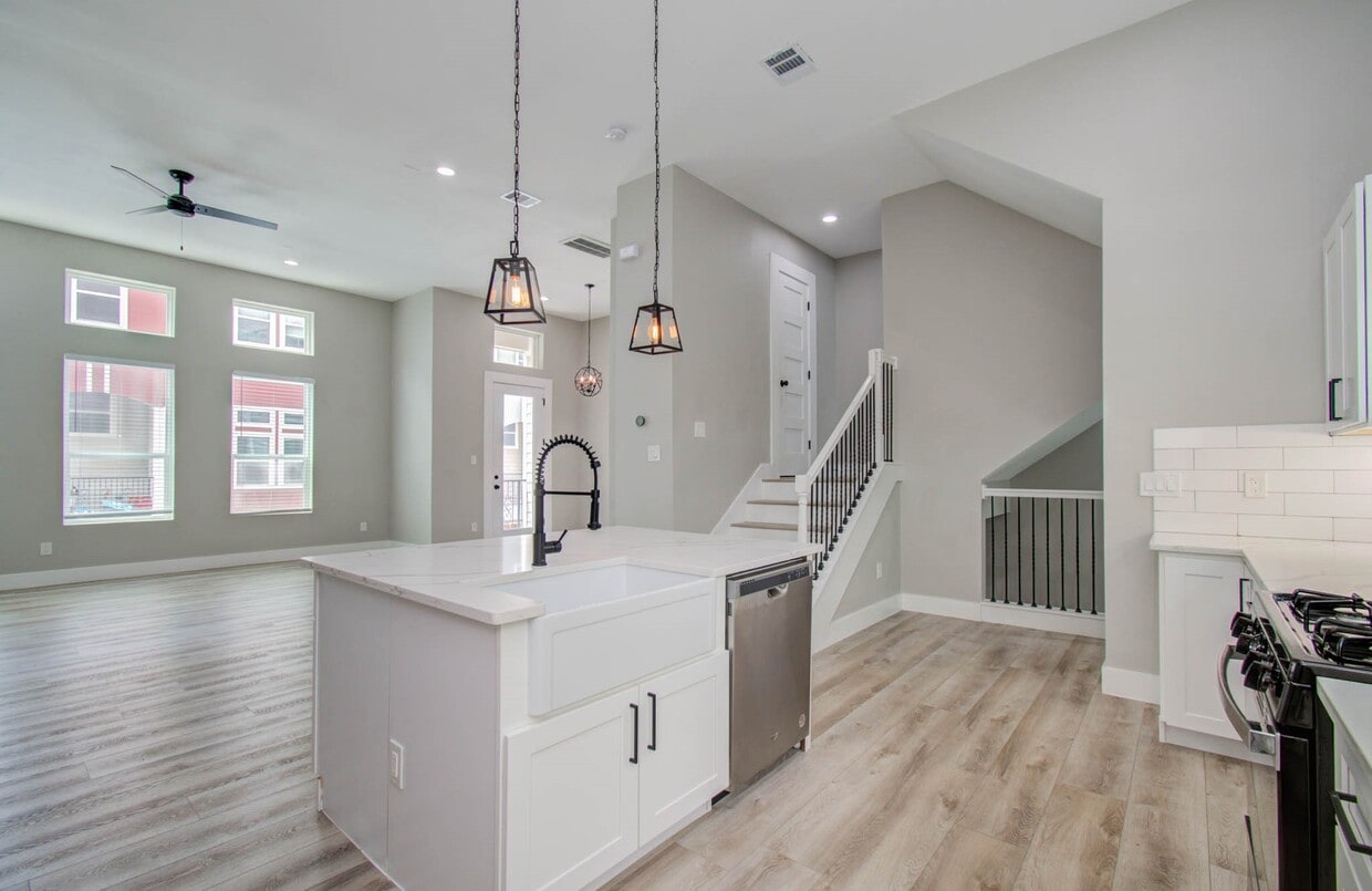 Primary Photo - 2114 Oatfield Dr