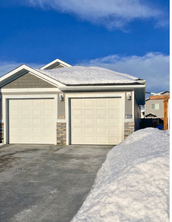 Building Photo - 9526-9112 112 Ave