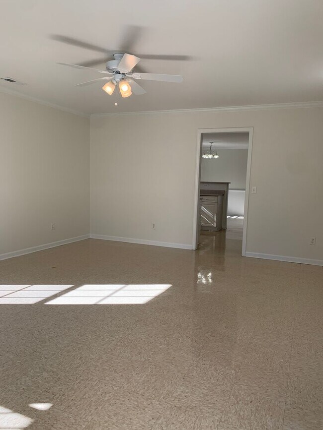Foto del edificio - 3 Bedroom 2 Bath House on Victory Gardens ...