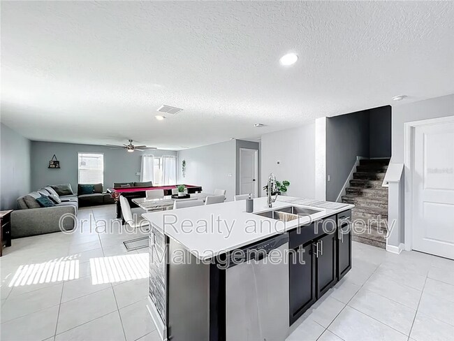 Foto del edificio - 744 Simone Ct