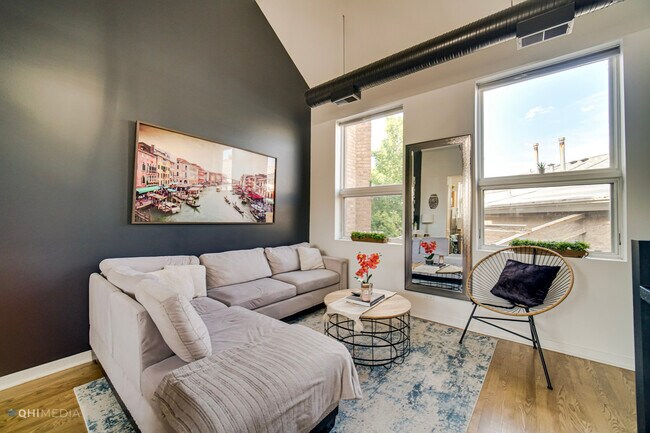 Foto del edificio - 2828 N Talman Ave