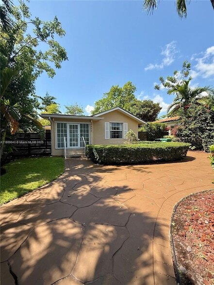 Foto principal - 4456 SW 10th St