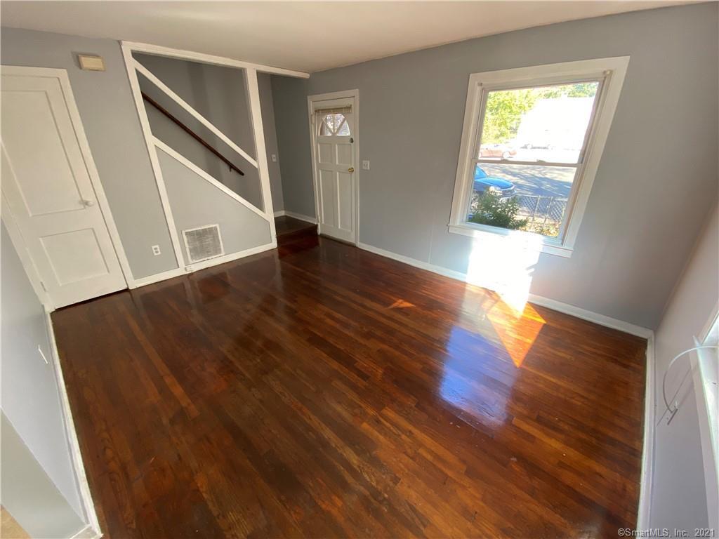 Primary Photo - 6 Valley Pl S