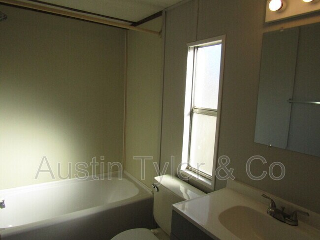 Foto del edificio - 2167 Fairview Rd