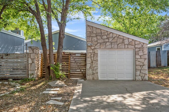 Building Photo - 6203 Okner Ln