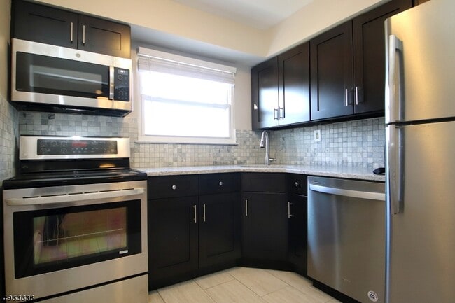 Building Photo - 515 Andria Ave