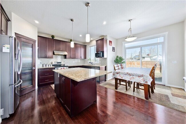 Photo du bâtiment - 91 Martha's Meadow Cl NE