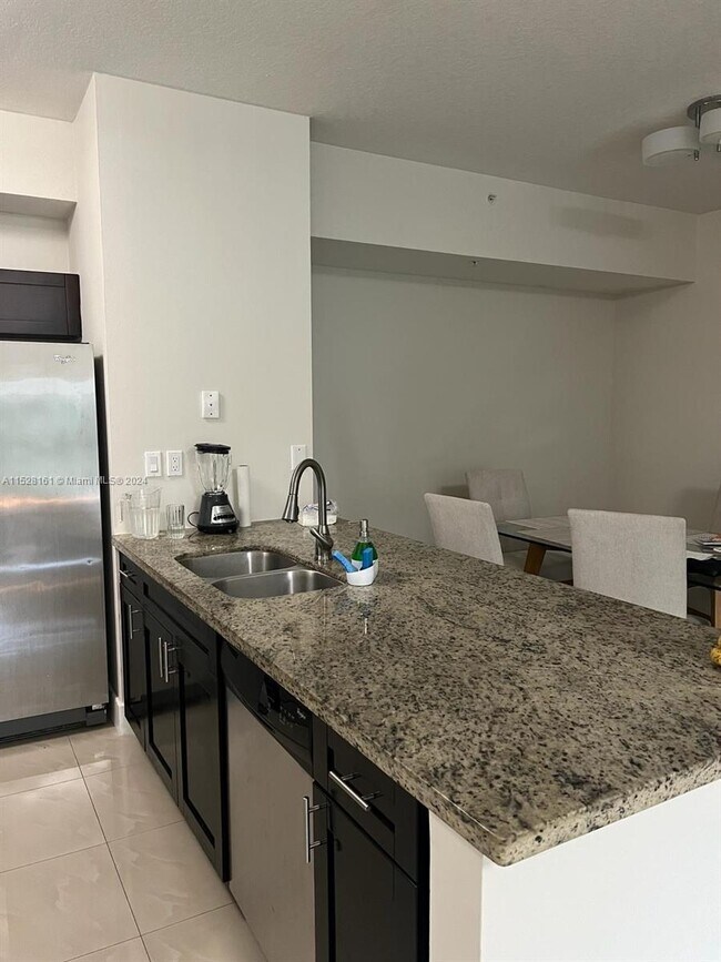 Foto del edificio - 7200 NW 114th Ave