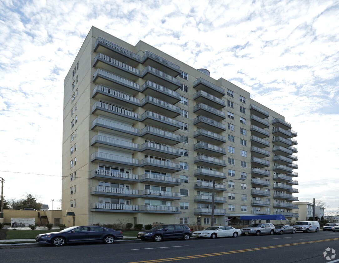 510 Deal Lake Dr, Asbury Park, NJ 07712 Apartments Asbury Park, NJ