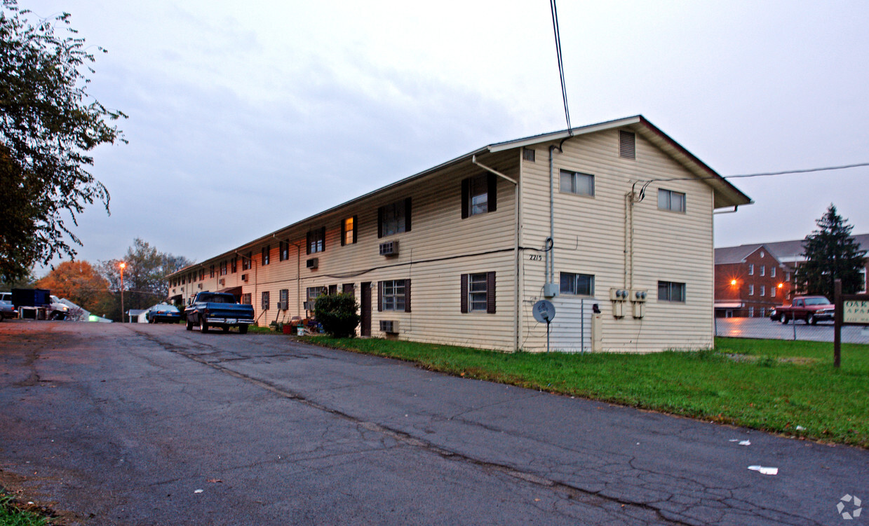 Primary Photo - 2215 Washington Pk