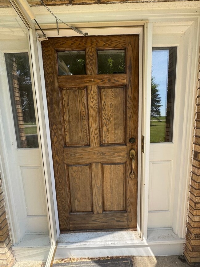 Building Photo - 3 Bedroom Single Family Home