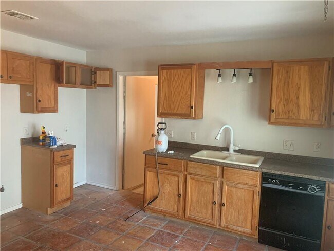 Building Photo - 1418 Seville Dr