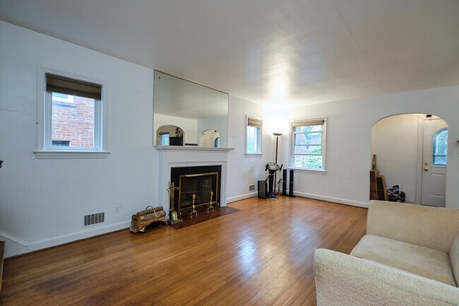 Building Photo - 1346 Tewkesbury Pl NW