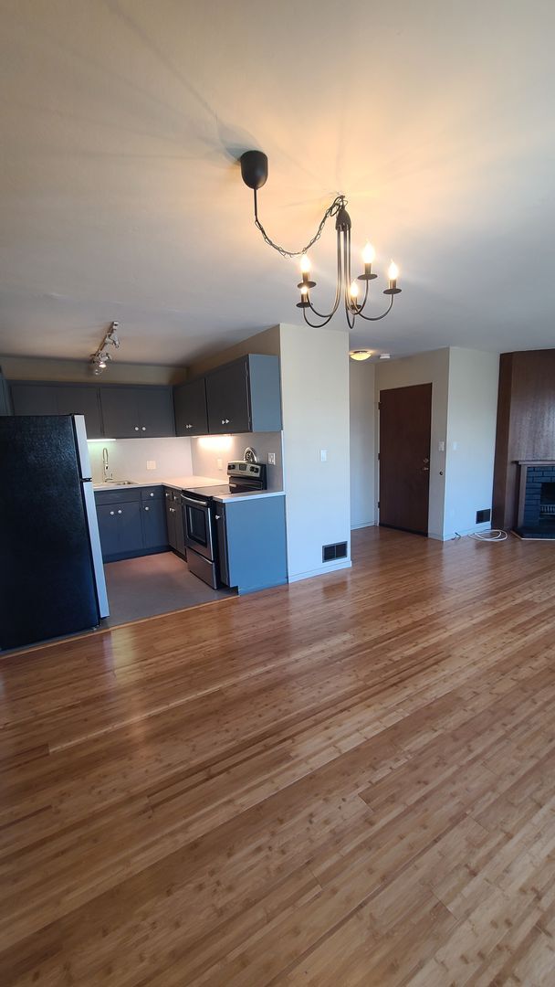Building Photo - Full of natural light condo in Potrero Hill. Gustavo Lopez AMSI