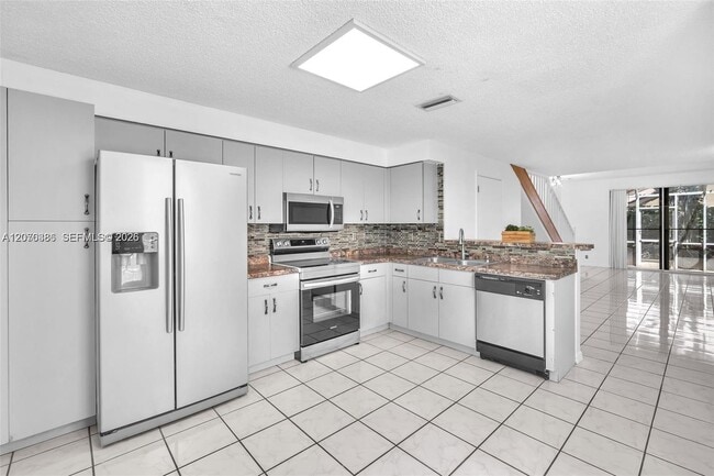 Building Photo - 800 Sorrento Dr