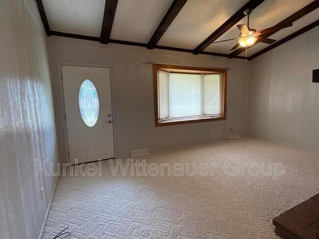 Building Photo - 201 Lake Hillcrest Dr