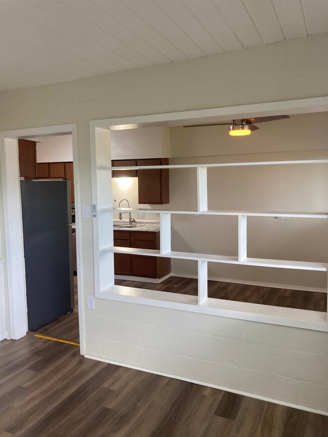 Foto del edificio - 1635 River Oaks Dr