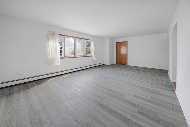 Building Photo - 180 W 22nd St