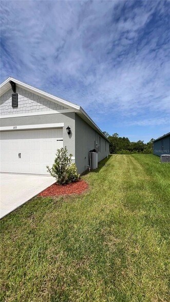 Foto del edificio - 1653 Rosy Dale Cir