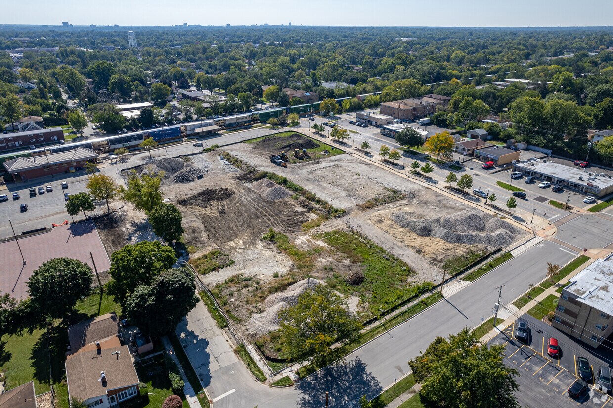 Building Photo - 405 N Ardmore Ave