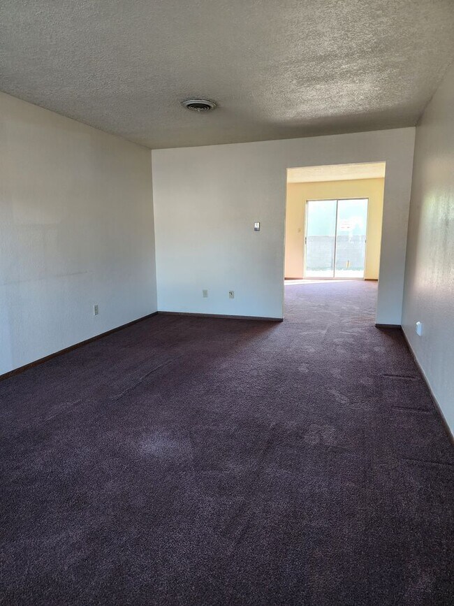 Foto del edificio - 2 Bedroom Townhouse Located on 21st Street