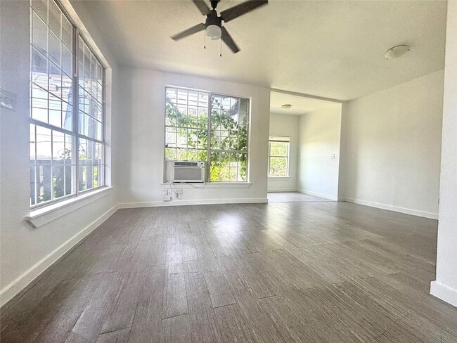 Foto del edificio - 2410 E 12th St