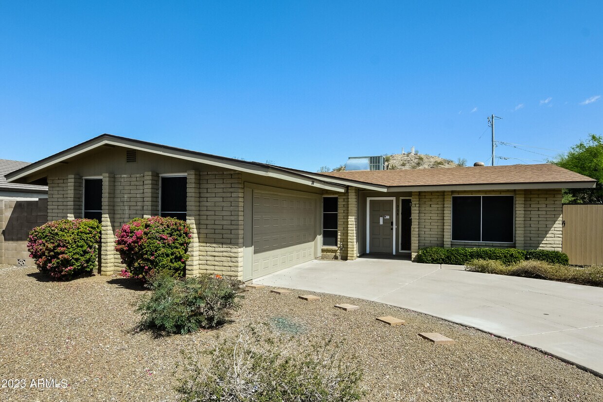 Primary Photo - 308 W Mission Ln