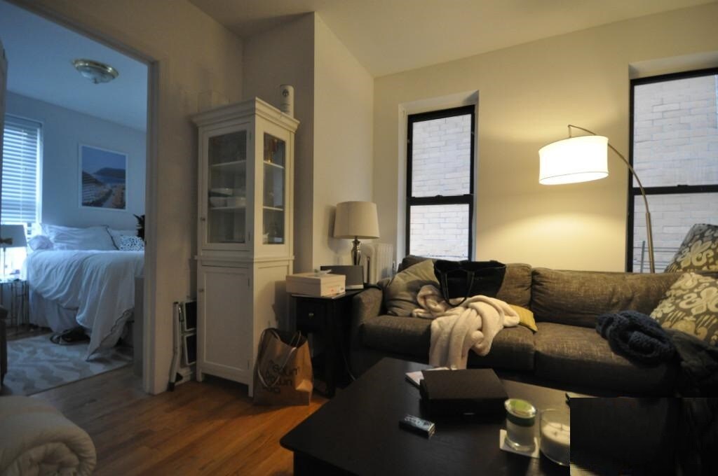 Foto principal - 86 E 4th St