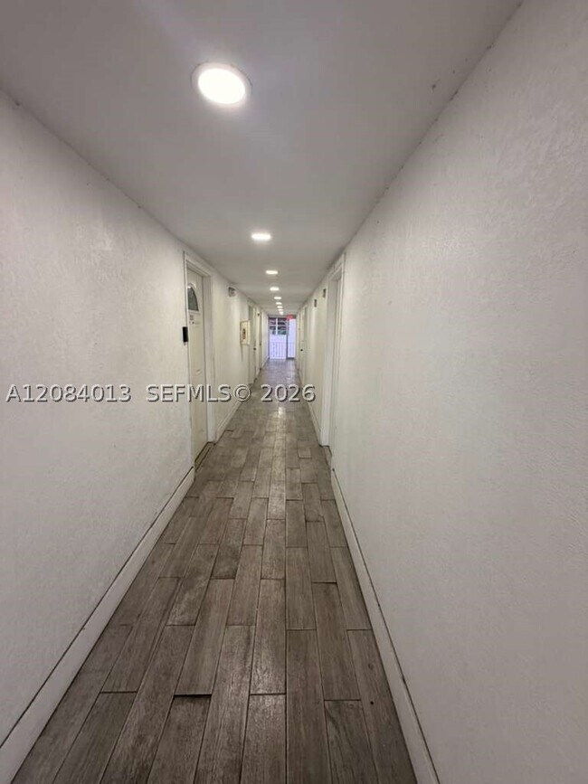 Foto del edificio - 1255 W 53rd St