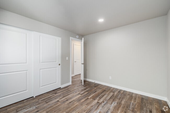 2BR, 1BA - 656SF - Bedroom - 1126 Sleater Kinney Rd SE