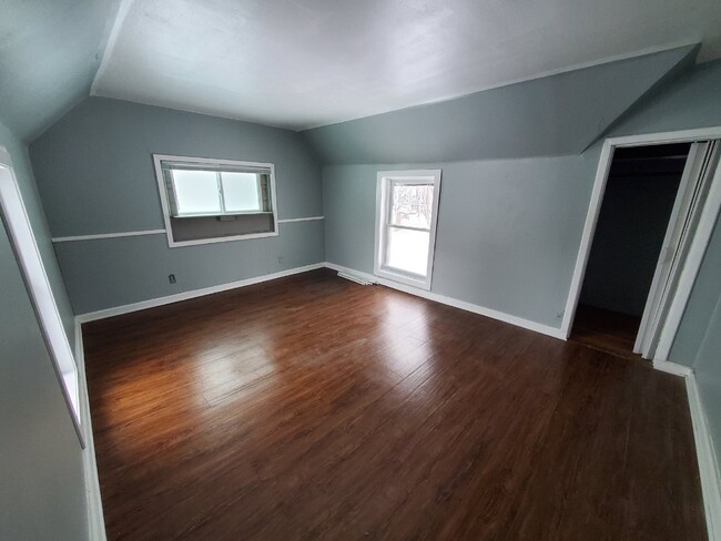 Building Photo - Country living - upper level DUPLEX FOR RE...