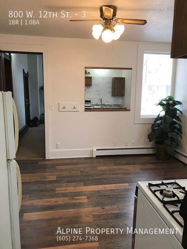 Building Photo - Completely Renovated 1 Bedroom Apartment!!
