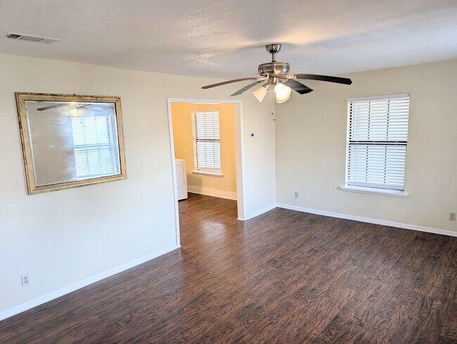 Foto del edificio - 1826 W Bond St