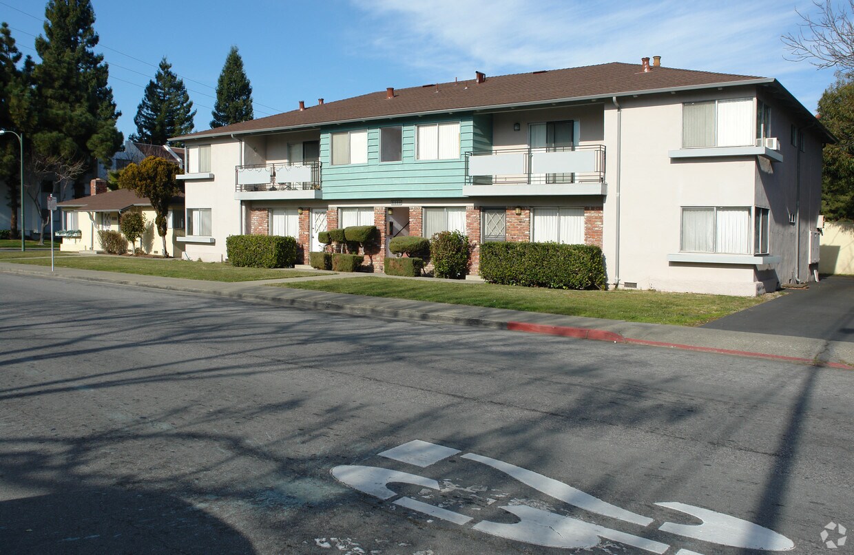 Primary Photo - 2288 Latham St