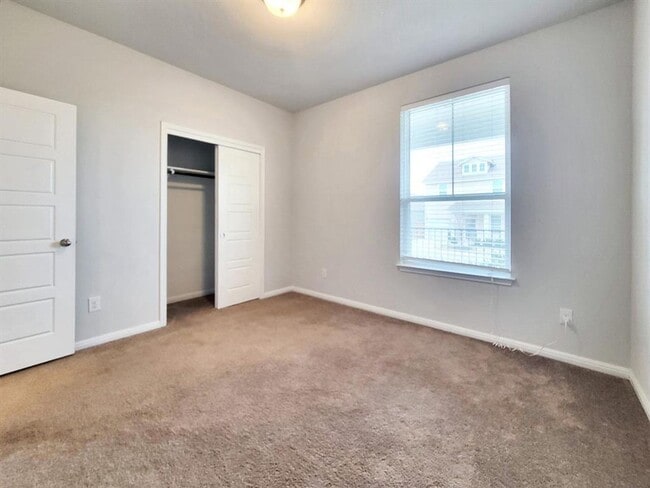 Foto del edificio - Modern 3BR/2BA Home with Garage & Fenced Backyard