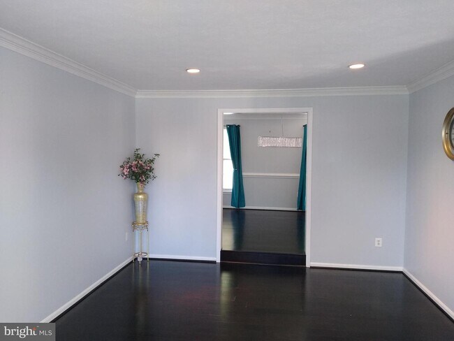 Building Photo - 12112 Backus Dr