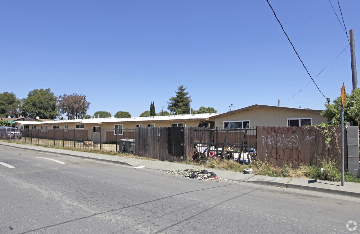 Building Photo - 548 105th Ave