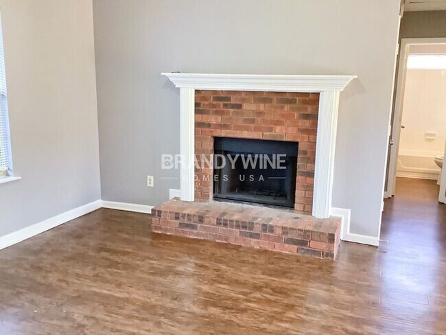 Building Photo - Beautiful 3BR with Amazing yard! Apply today!