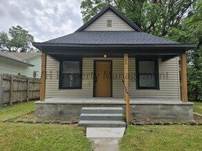Building Photo - 755 W Hendryx St