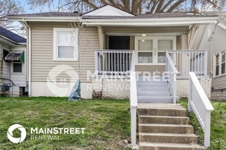 Building Photo - 319 S 43rd St